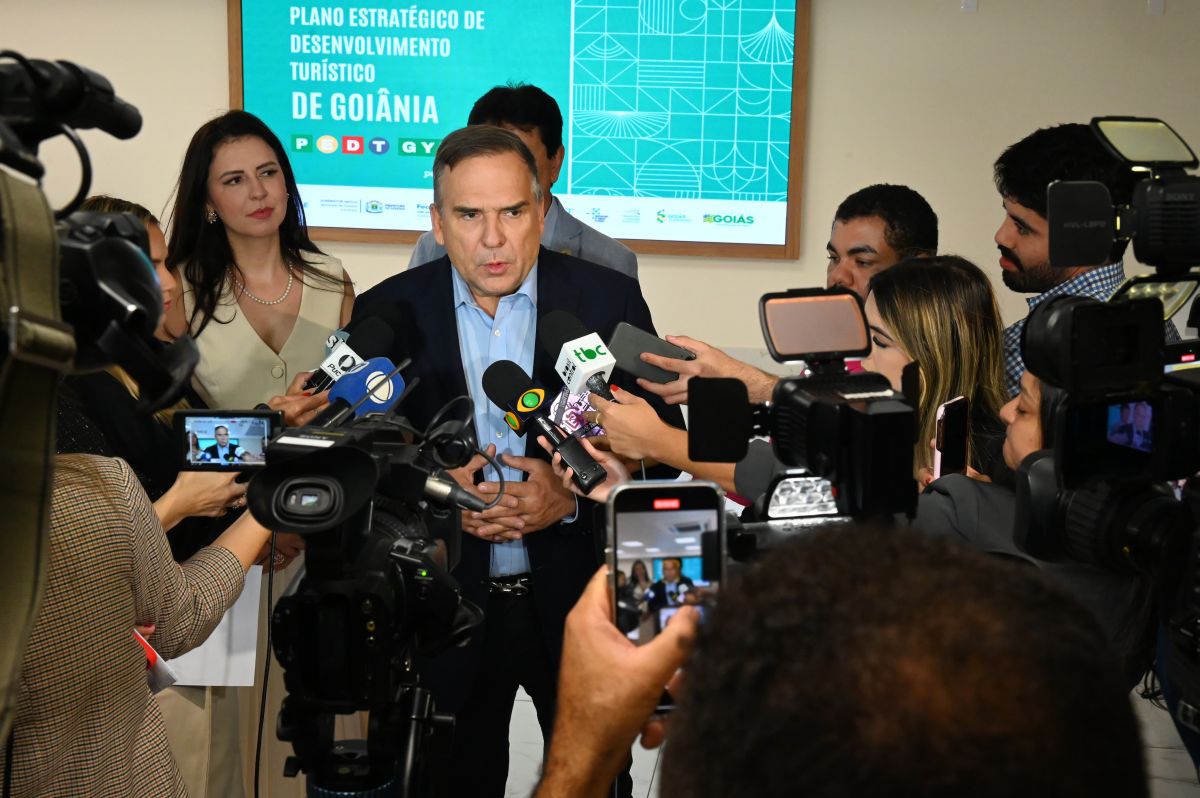 Prefeito de Goiânia, Sandro Mabel, é diagnosticado com dengue e segue internado